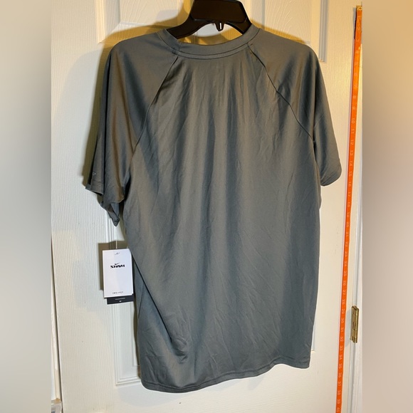 Nike SWIM DRI-FIT Men's M Short Sleeve Shirt Gray NWT $42 UPF 40+ - Picture 3 of 7